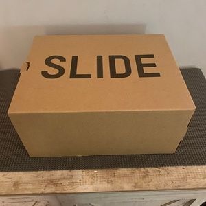 Black Yeezy Slide. Size 7 UK